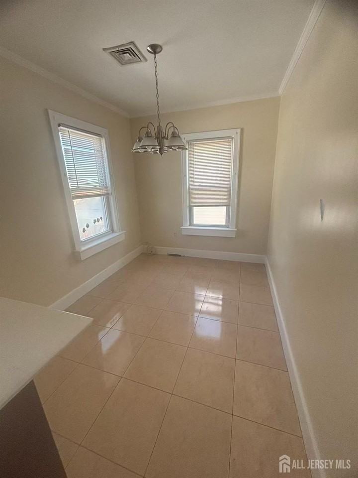 122 S Lincoln Ave - Photo 6 of 7