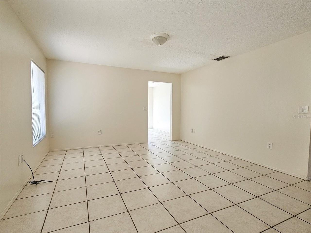 1424 Bramblewood Dr - Photo 3 of 13