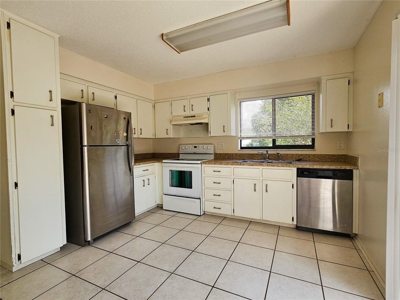 1424 Bramblewood Dr - Photo 5 of 13