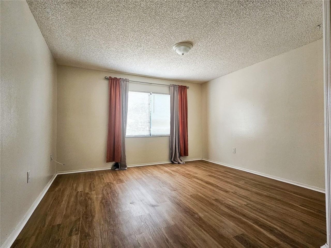 1424 Bramblewood Dr - Photo 6 of 13