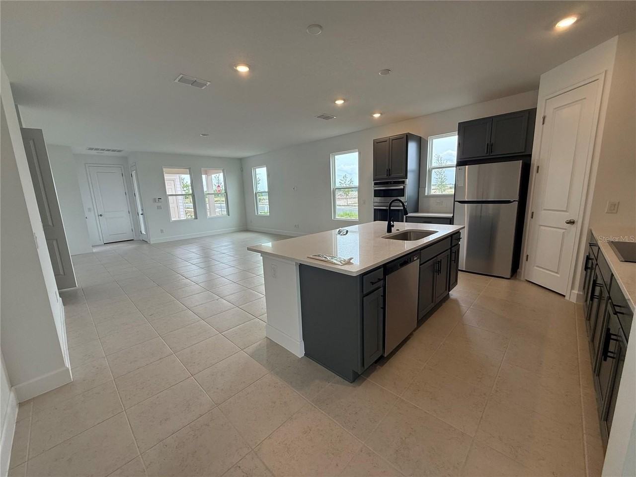 2949 Sailhouse Dr - Photo 4 of 30