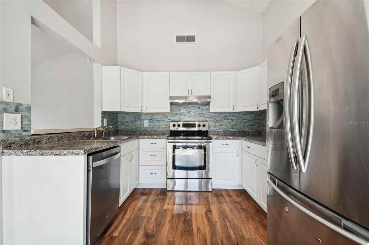 2803 Northcote Dr - Photo 6 of 36