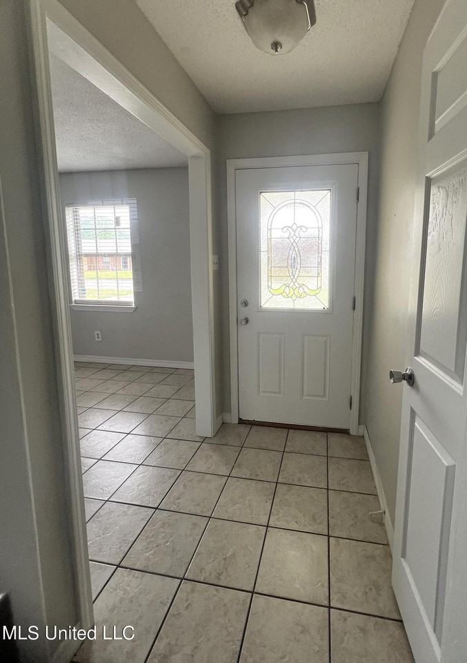 608 Kimberly Dr - Photo 2 of 17