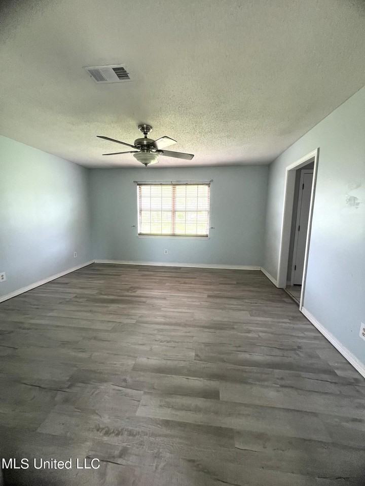 608 Kimberly Dr - Photo 4 of 17