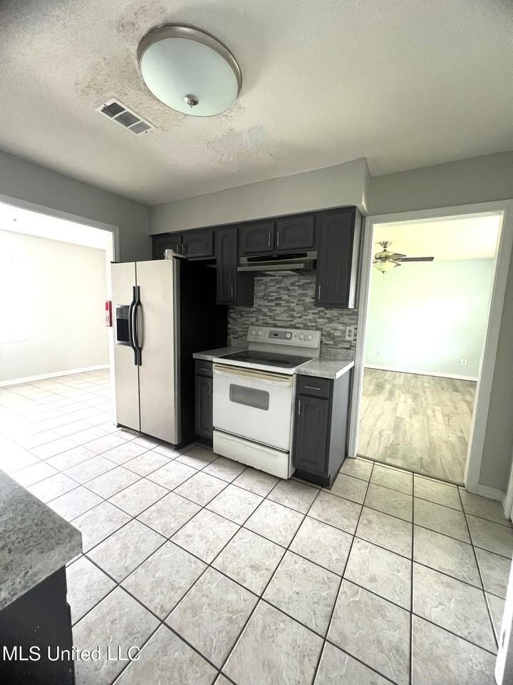 608 Kimberly Dr - Photo 6 of 17