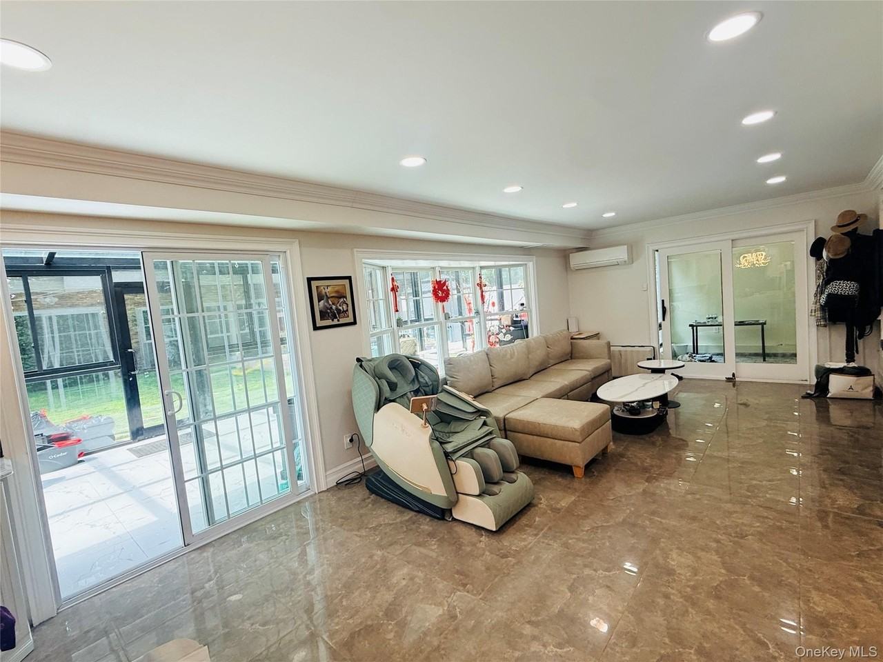 52 Miller Pl - Photo 4 of 18