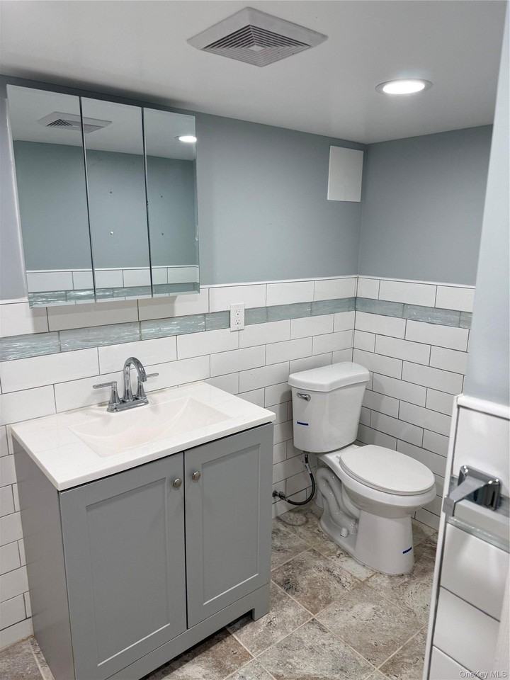 100 E Valley Stream Blvd - Photo 3 of 5