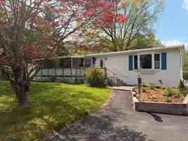 featured image of 16 Lark St