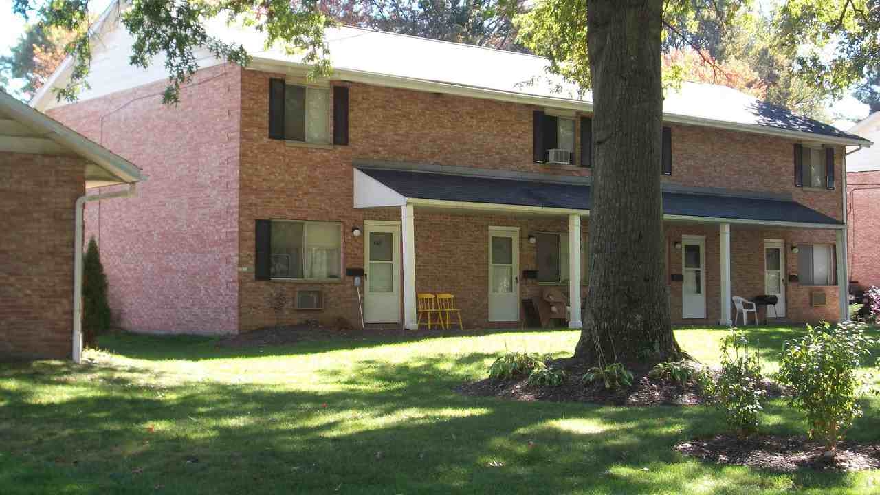 470 Brentwood Ave #B470 - Photo 3 of 8