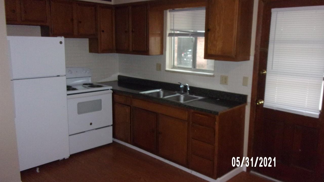 470 Brentwood Ave #B470 - Photo 6 of 8