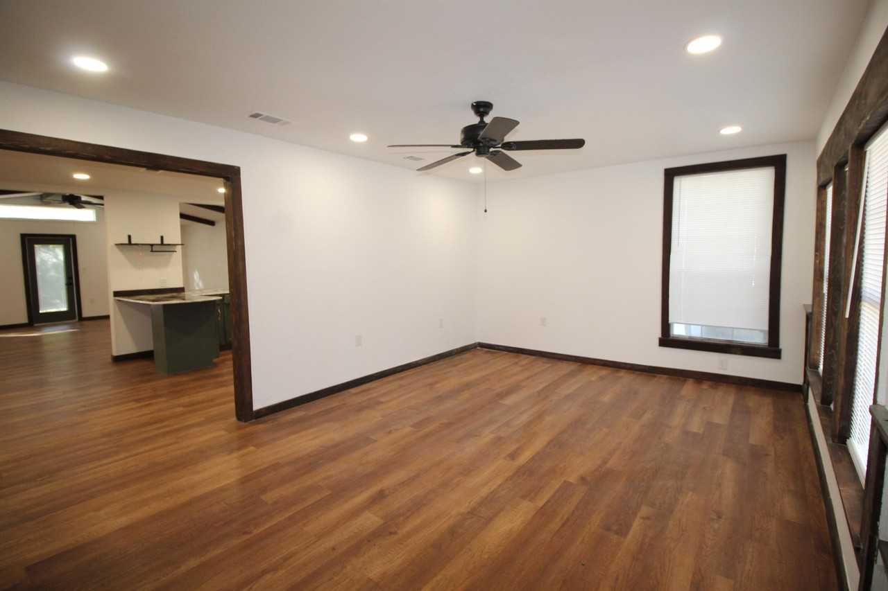 1015 W Kuykendall St #1 - Photo 2 of 15