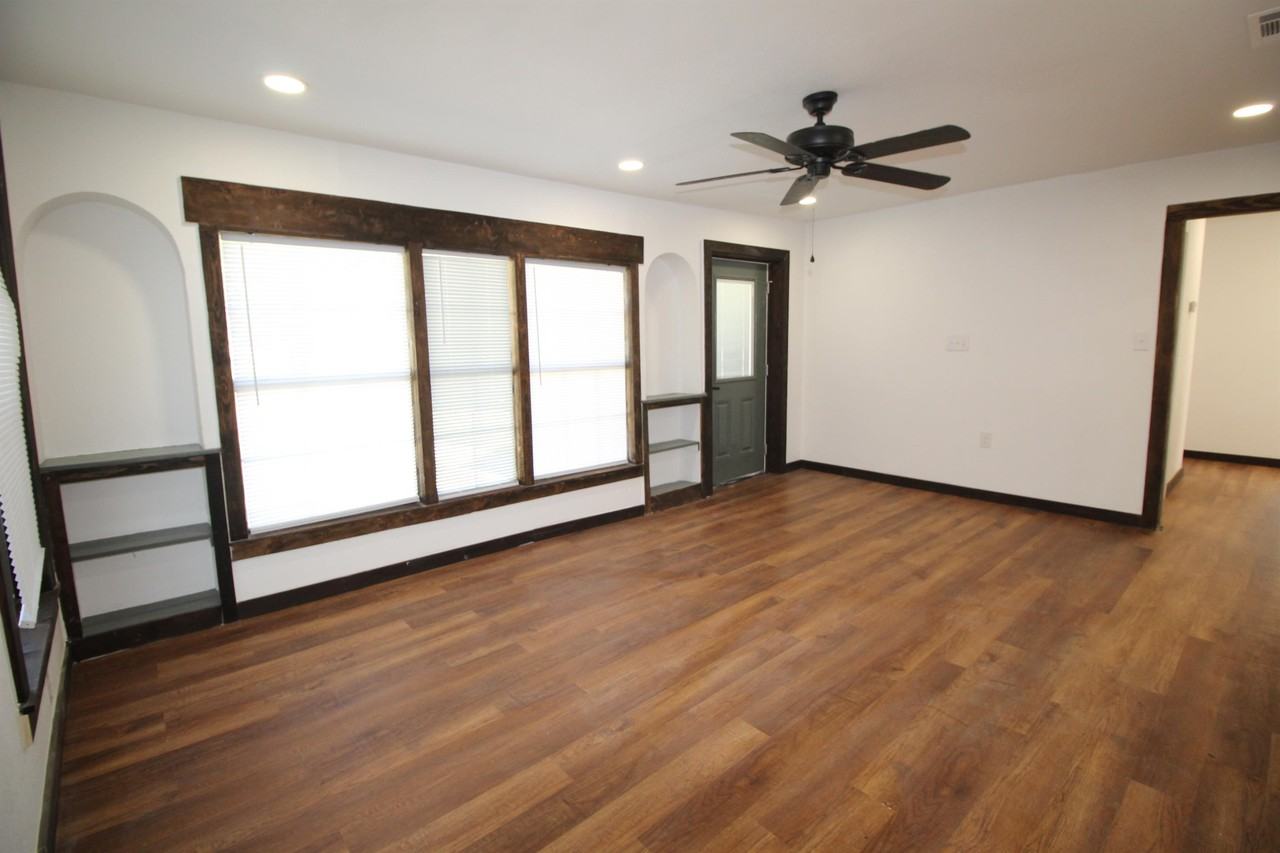 1015 W Kuykendall St #1 - Photo 3 of 15