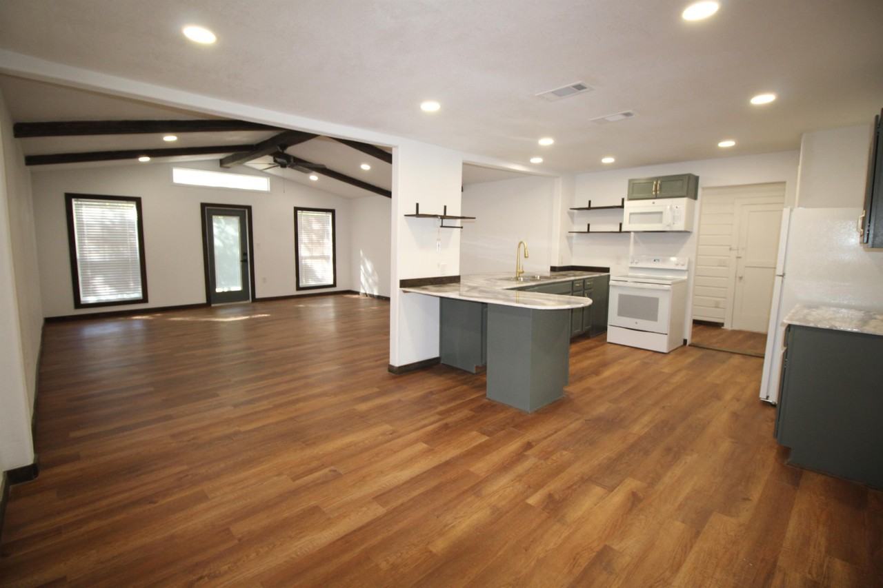 1015 W Kuykendall St #1 - Photo 4 of 15