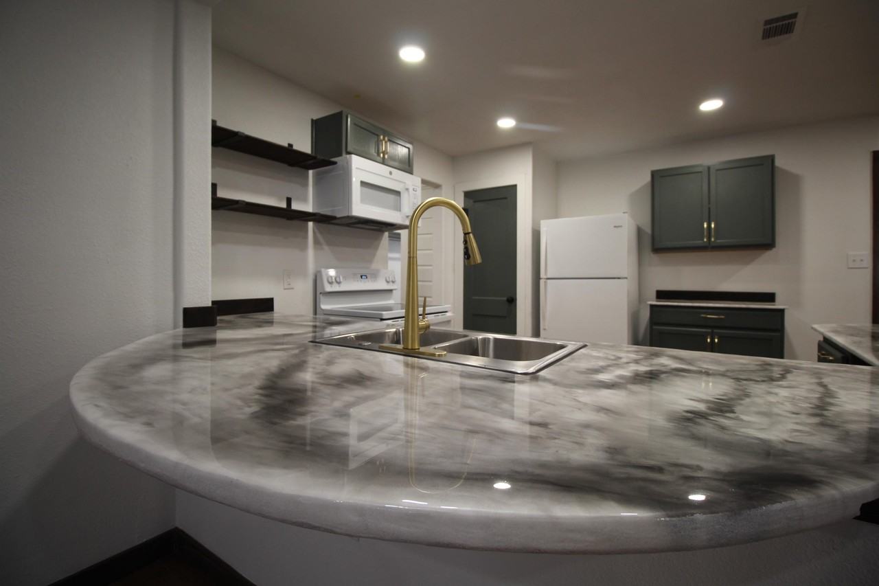 1015 W Kuykendall St #1 - Photo 6 of 15