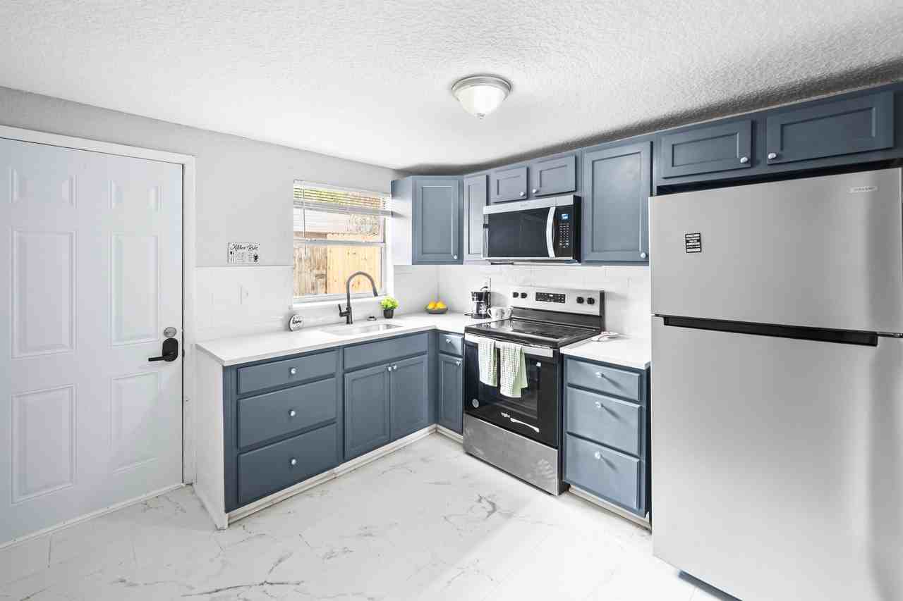 Gullege Dr - Photo 5 of 11