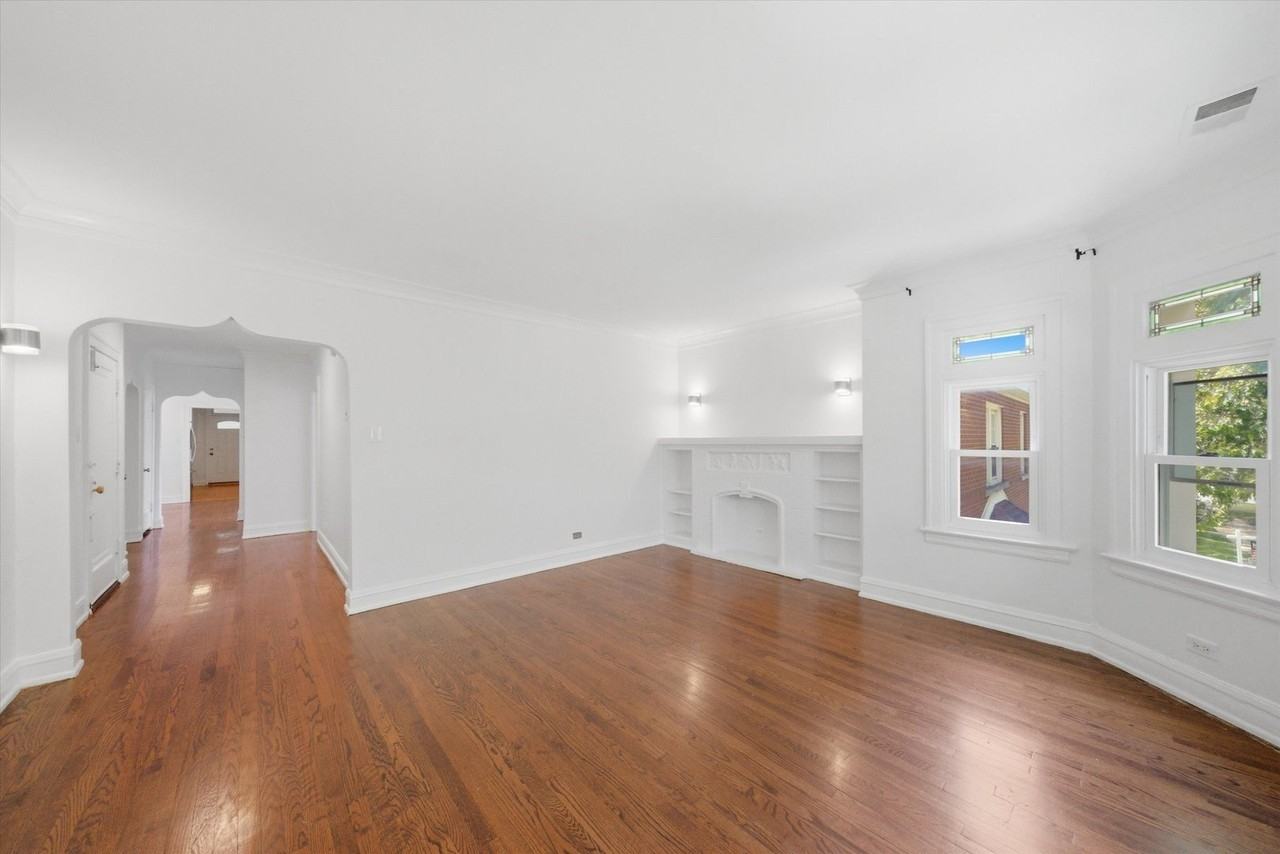 2739 W Lunt Ave #2 - Photo 4 of 23