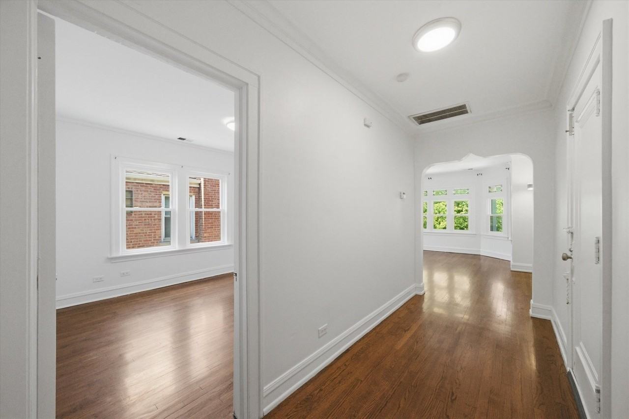 2739 W Lunt Ave #2 - Photo 5 of 23