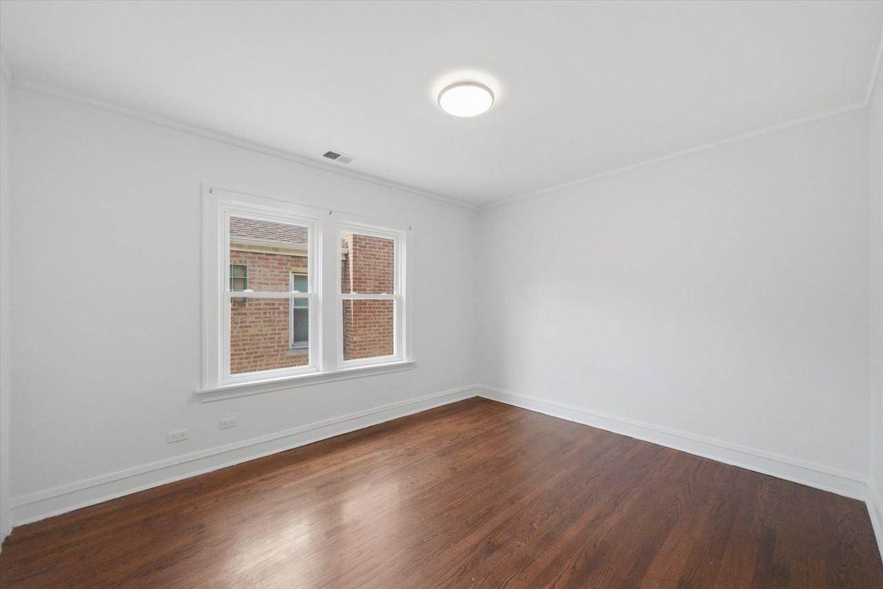 2739 W Lunt Ave #2 - Photo 6 of 23