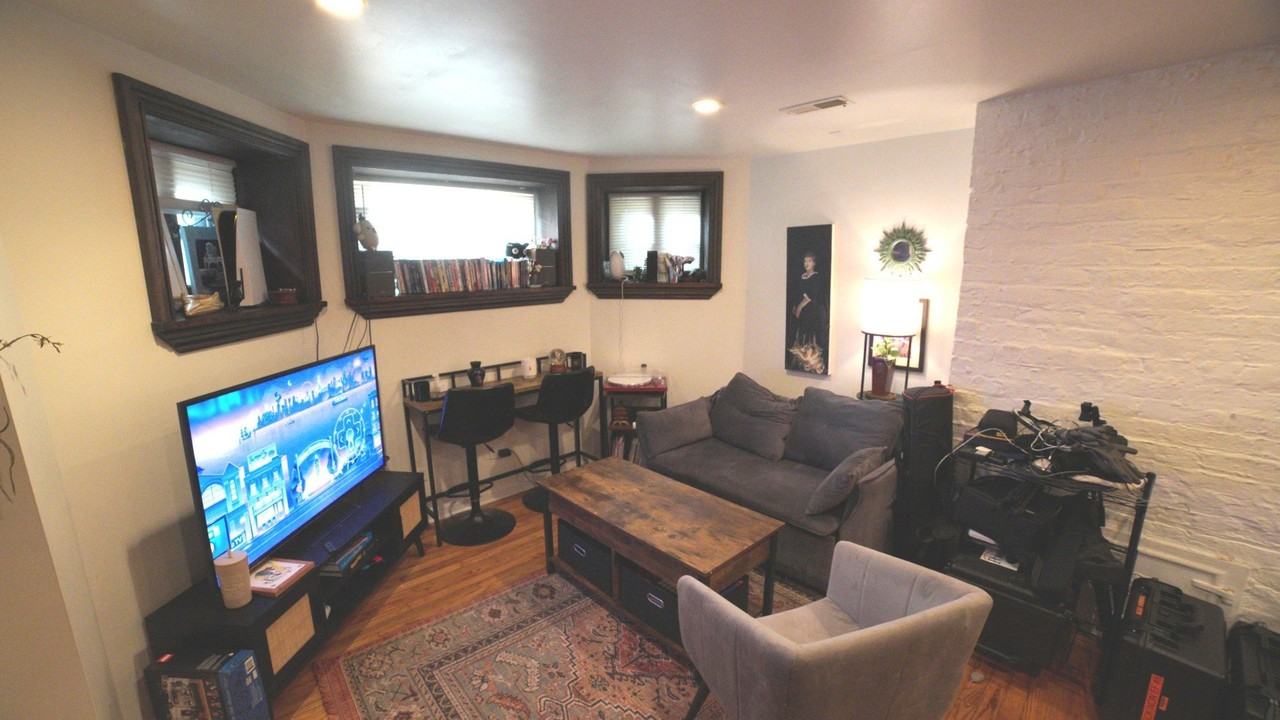 633 W Fullerton Pkwy #G - Photo 3 of 16