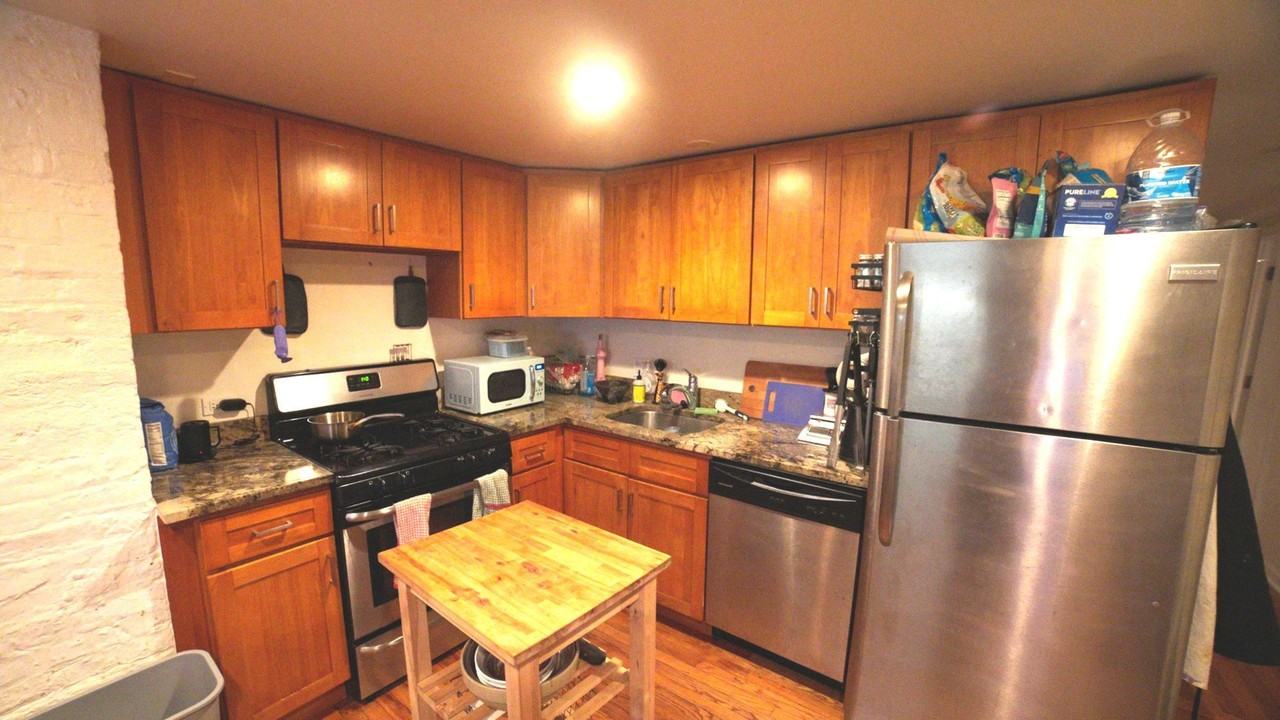 633 W Fullerton Pkwy #G - Photo 7 of 16
