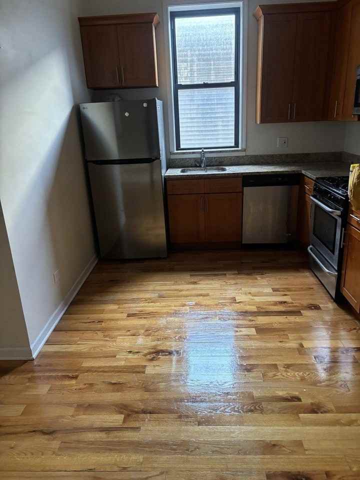 1421 W Huron St #2F - Photo 3 of 11