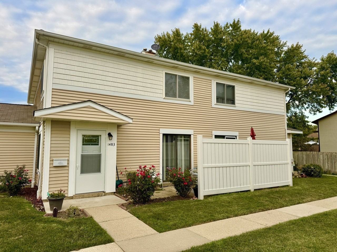 1483 Cornell Ct #1483 - Photo 2 of 20
