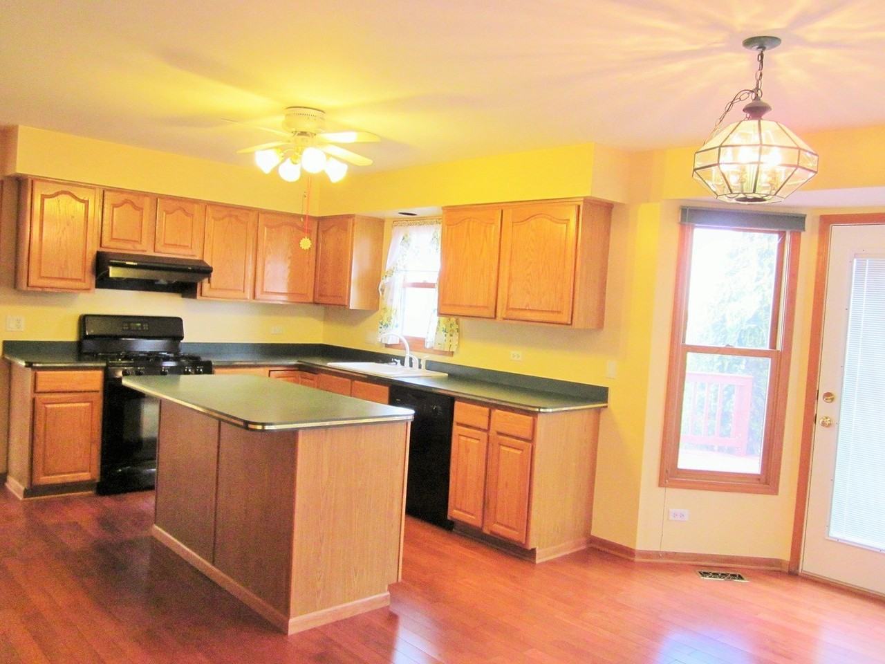 3690 Baybrook Dr - Photo 3 of 9