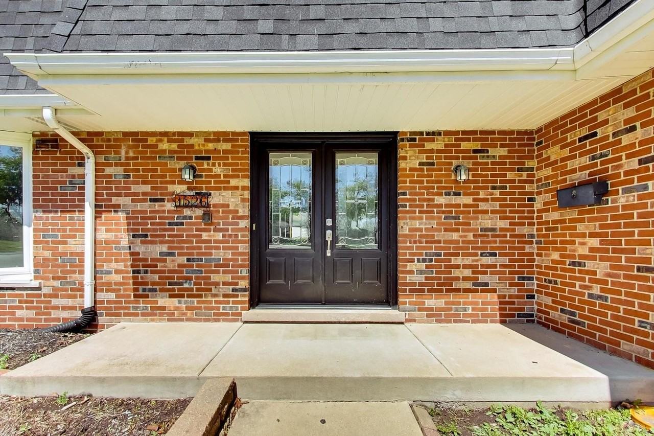1526 Carrol Ct - Photo 2 of 39