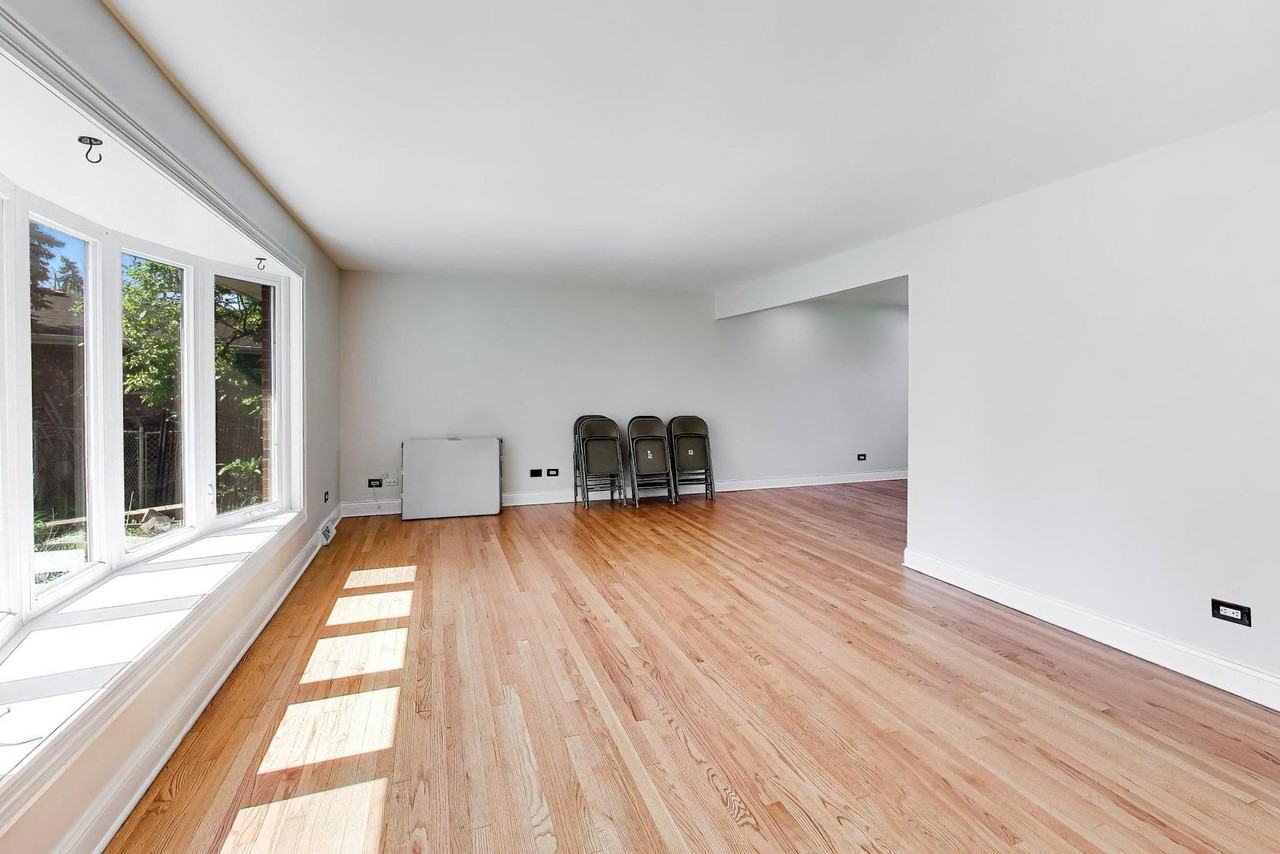 1526 Carrol Ct - Photo 4 of 39