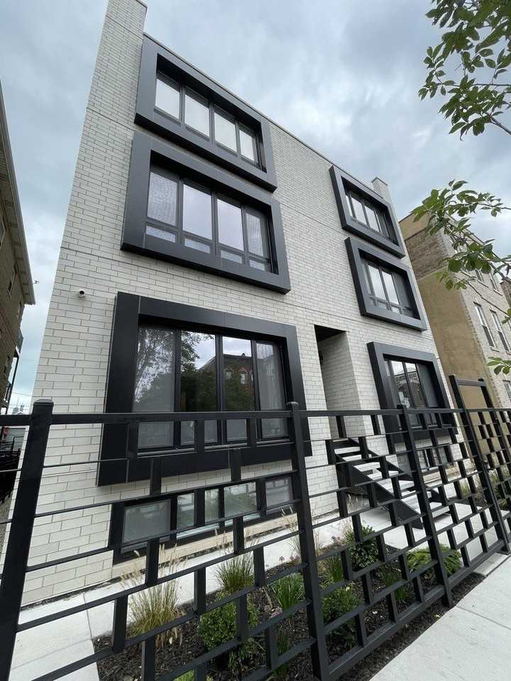 719 N Elizabeth St #3S