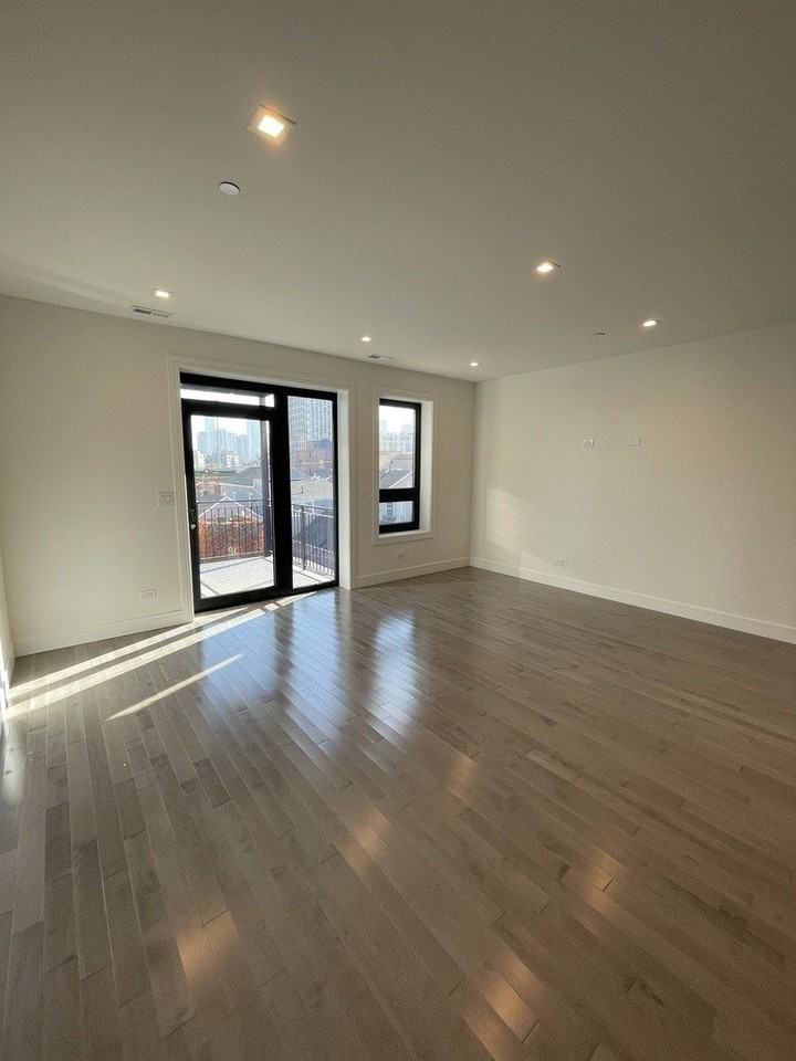 719 N Elizabeth St #3S - Photo 6 of 27