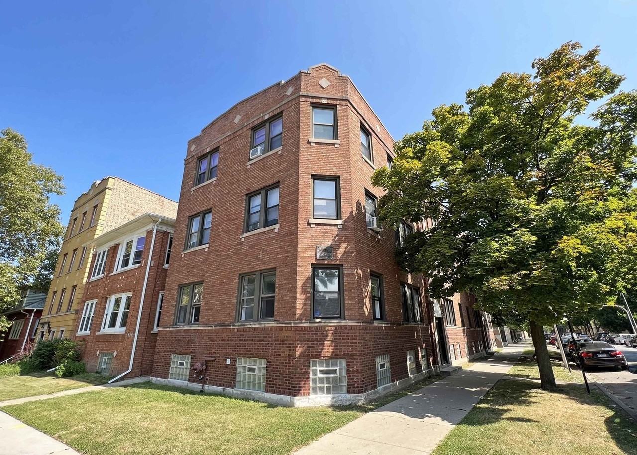 2722 W Rosemont Ave #1