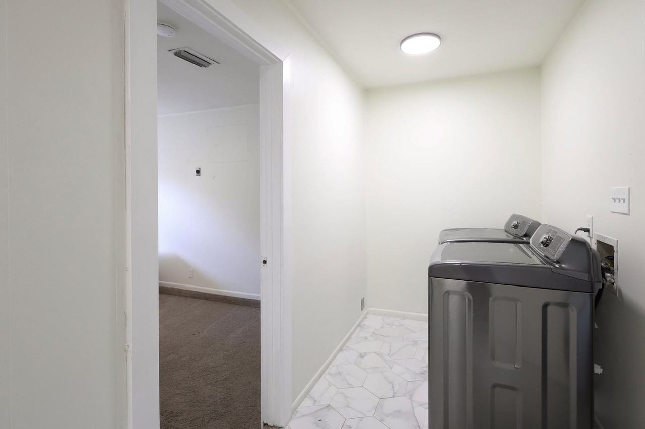 Partridge Cir - Photo 3 of 7