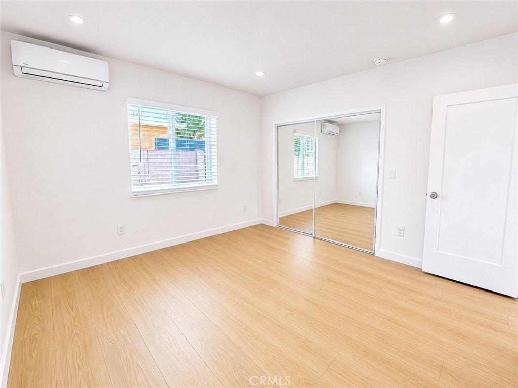 18924 Vose St - Photo 6 of 8