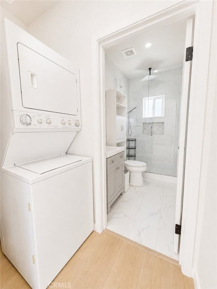 18924 Vose St - Photo 7 of 8