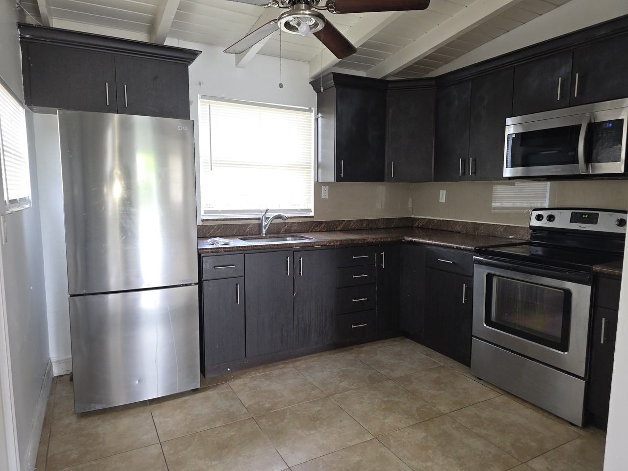 3701 Southwest 48th Avenue - Photo 3 of 13