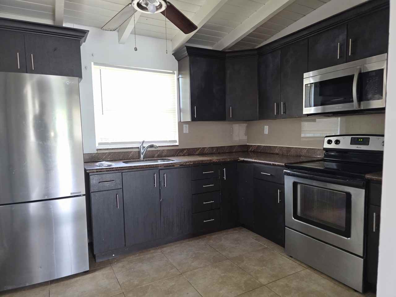 3701 Southwest 48th Avenue - Photo 4 of 13