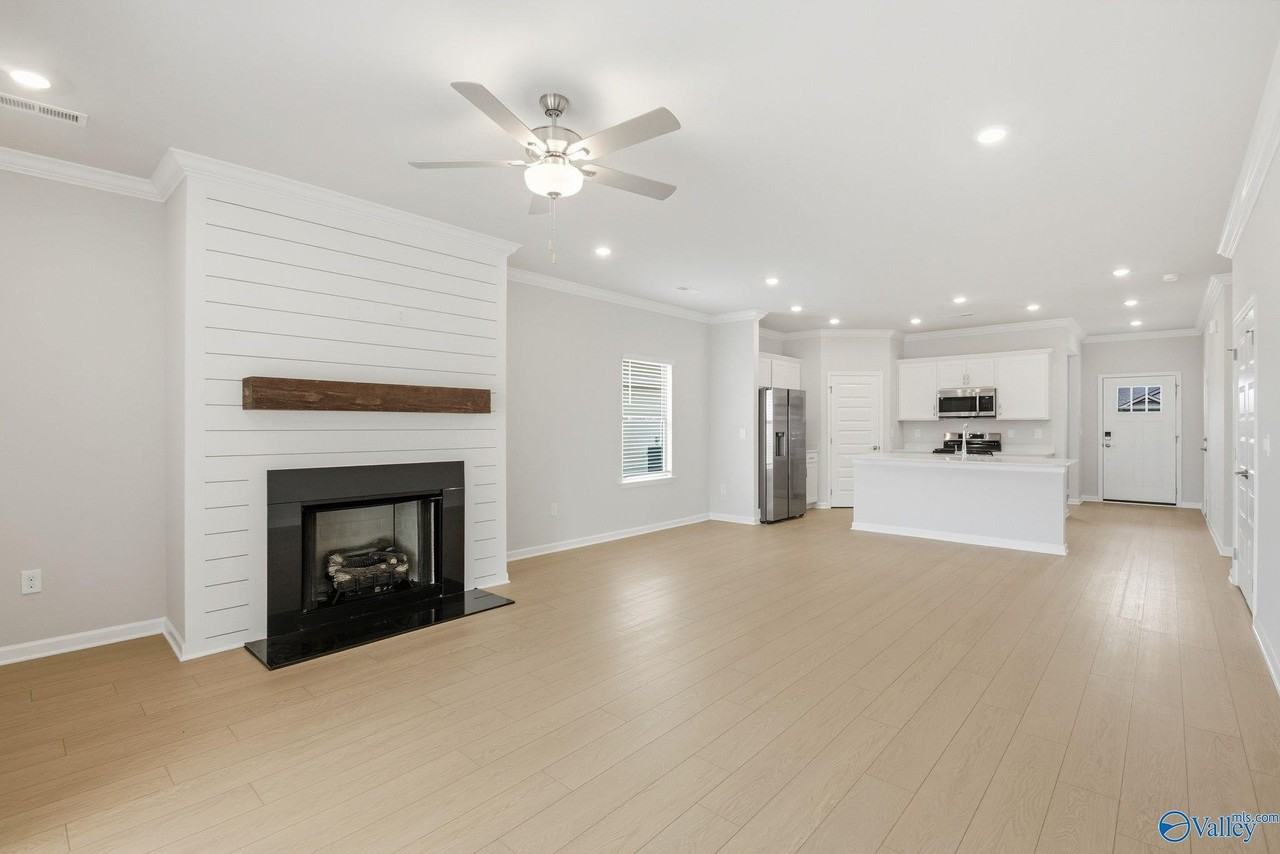 304 Allene Way - Photo 3 of 35