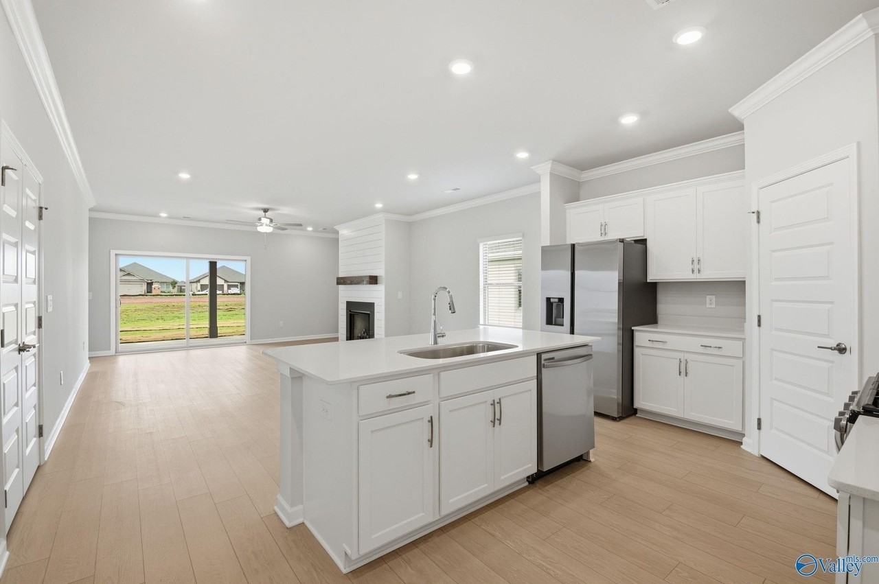 304 Allene Way - Photo 4 of 35