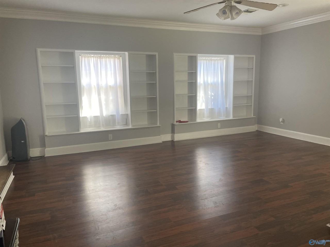 709 Marion Dr - Photo 3 of 20
