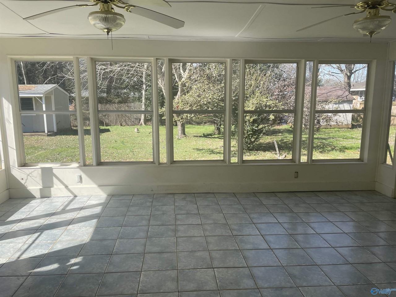 709 Marion Dr - Photo 4 of 20