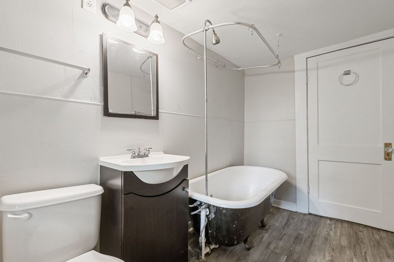 Duplex Apartment on 17th Avenue - Photo 3 of 19