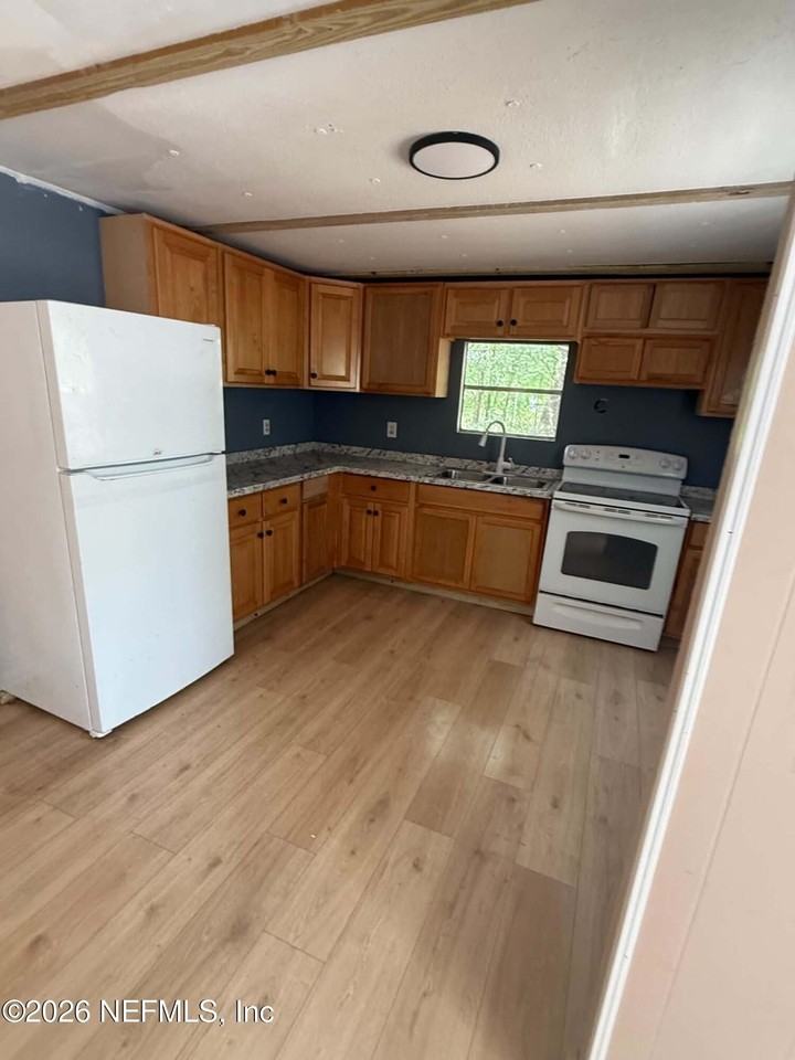 707 Dawn Ave - Photo 2 of 7