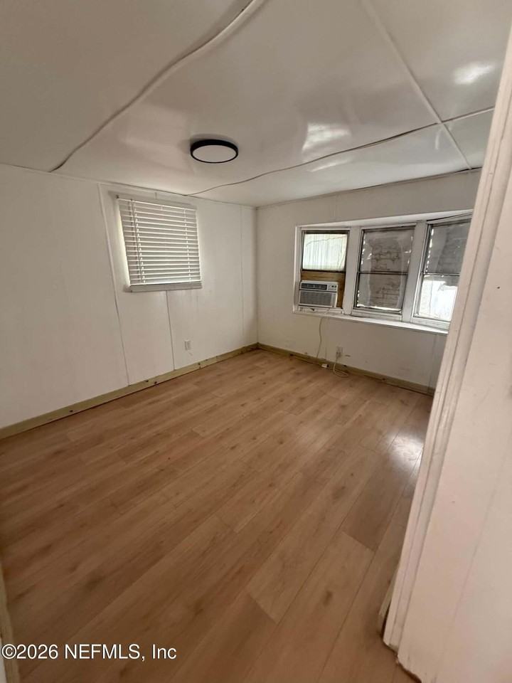 707 Dawn Ave - Photo 5 of 7
