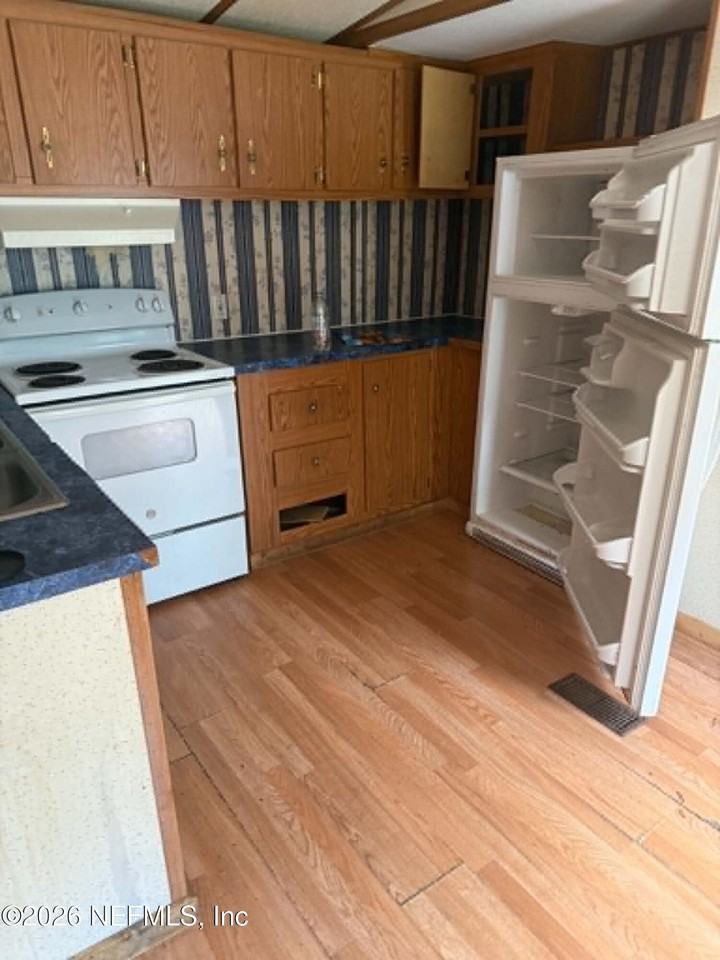 112 Cindy Ave - Photo 2 of 2