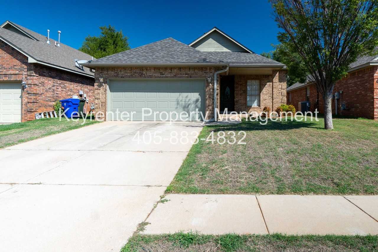 1301 Cedar Creek Dr - Photo 2 of 19