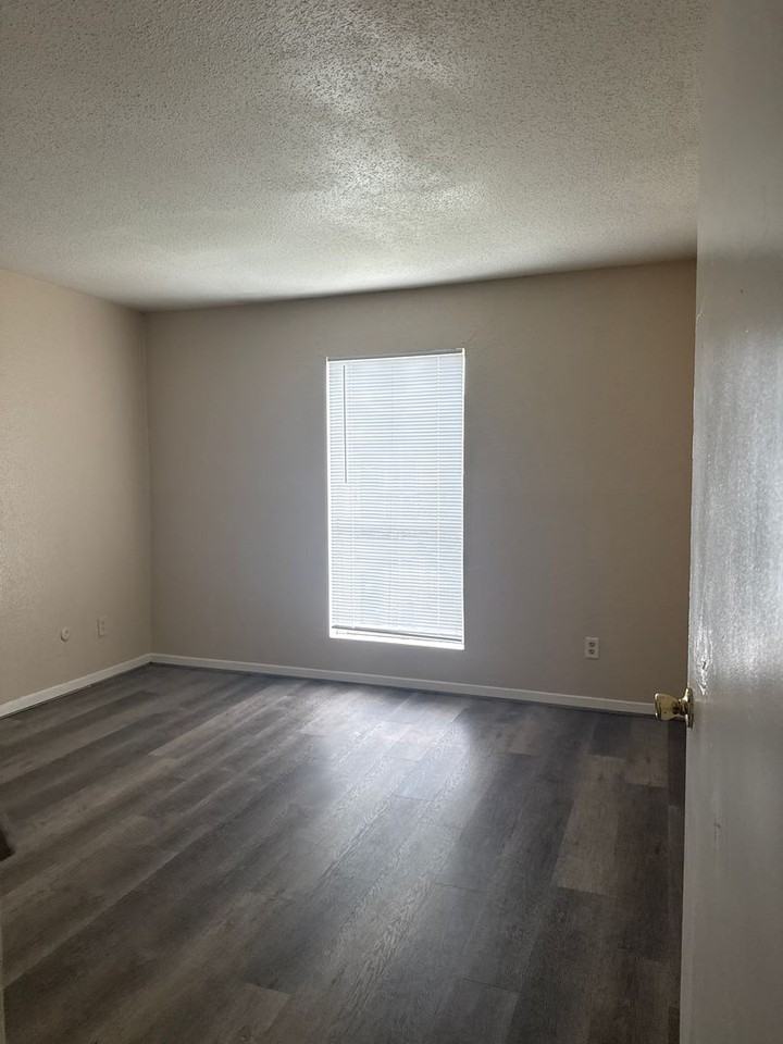 Sebring Apartments - Photo 5 of 8