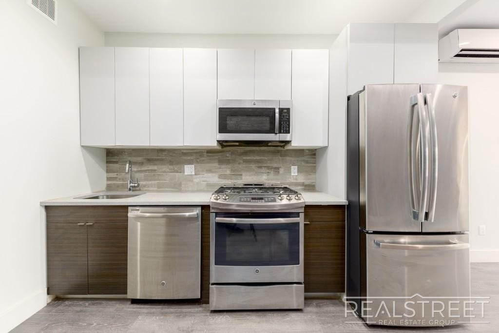 481 Hicks St #4R - Photo 3 of 12
