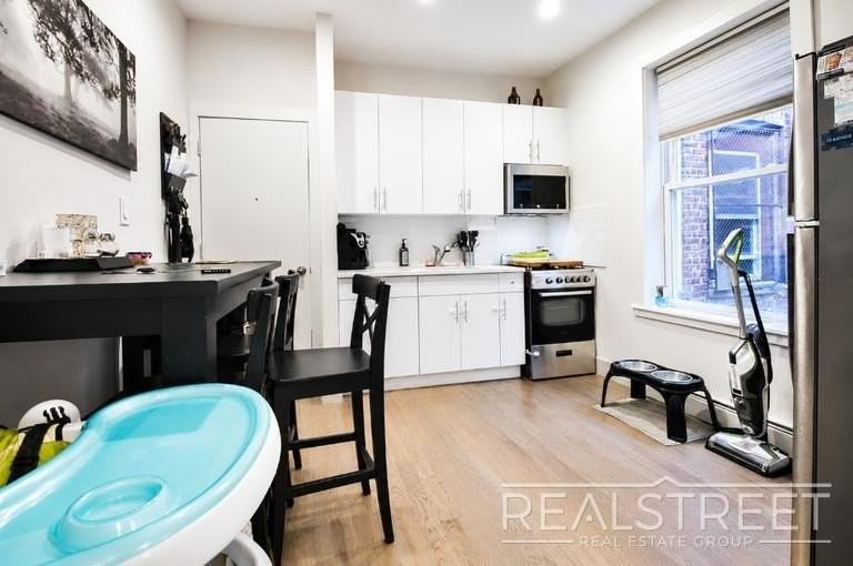 863 Knickerbocker Ave #2F - Photo 3 of 9