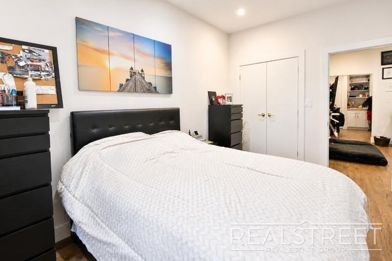 863 Knickerbocker Ave #2F - Photo 5 of 9